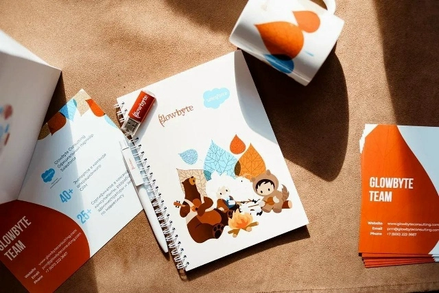 Подарочный B2B-набор партнерства GlowByte x Salesforce